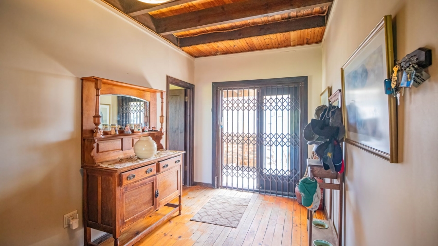 5 Bedroom Property for Sale in Lovemore Park Eastern Cape